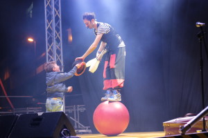 show trampoliere Giocoliere sputafuoco